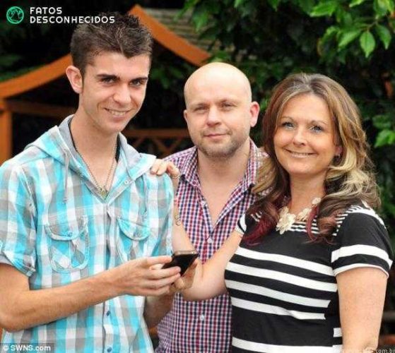 a99007_article-2388458-1B27E488000005DC-384_634x566