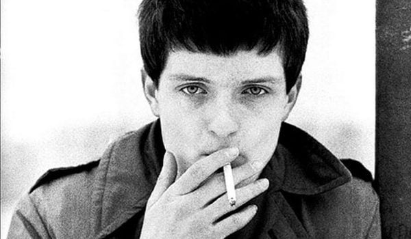 10 Famosos que tiraram suas vidas 10 Famosos que tiraram suas vidas