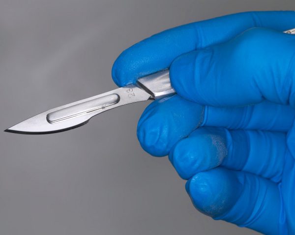 8 Pessoas que fizeram cirurgias nelas mesmas e sobreviveram 8 Pessoas que fizeram cirurgias nelas mesmas e sobreviveram