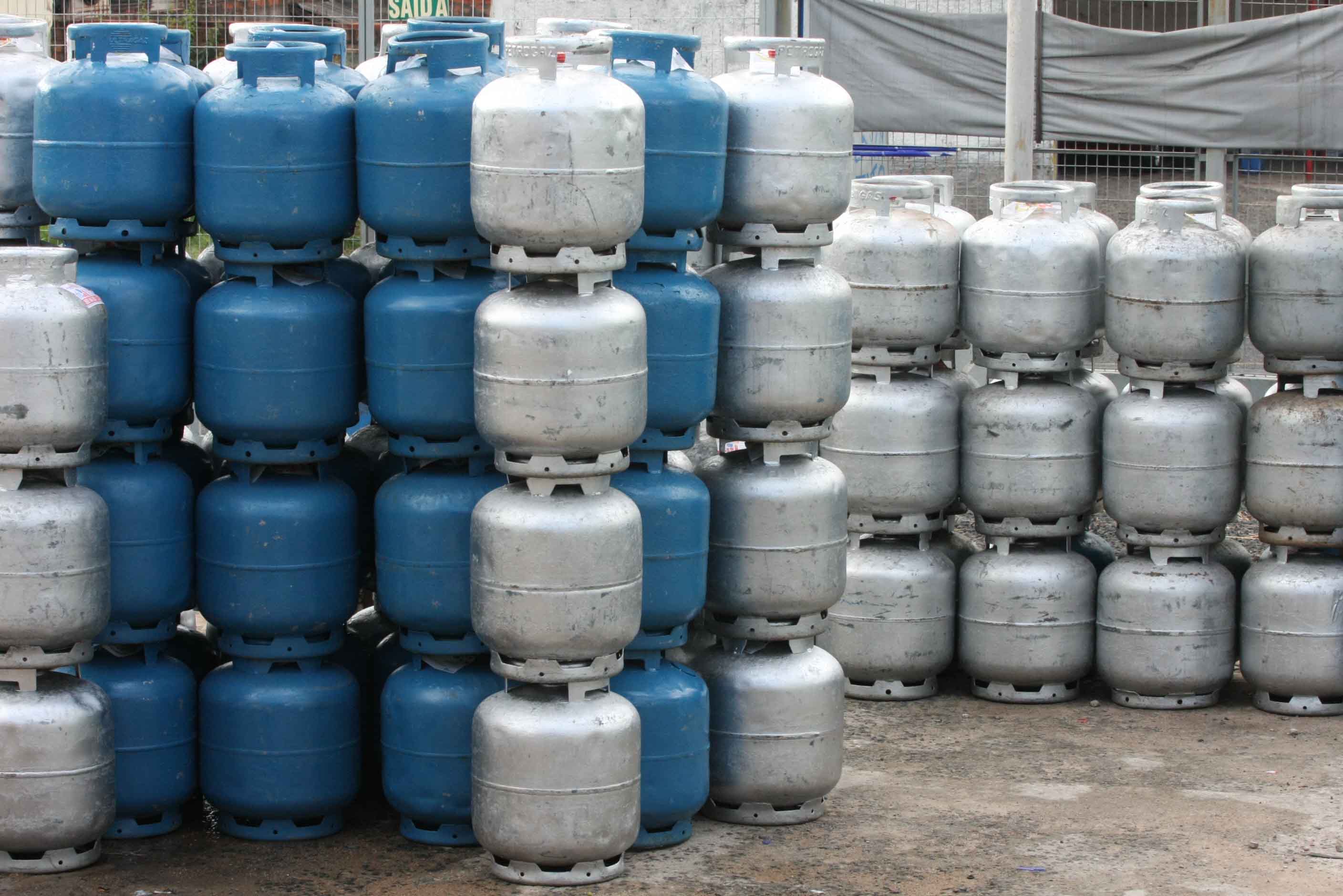 Resultado de imagem para foto botijao de gas