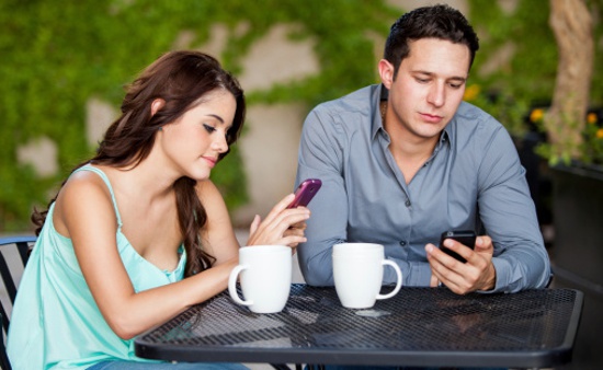 5 coisas que o seu amor esconde no celular sem você saber 5 coisas que o seu amor esconde no celular sem você saber