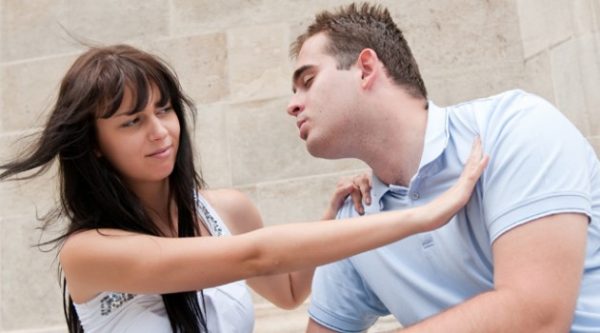 Como saber quando a gata dos seus sonhos não tá afim de você Como saber quando a gata dos seus sonhos não tá afim de você