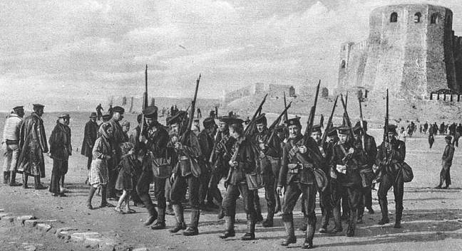 galipoli-desembarque-soldados-britanicos-praia