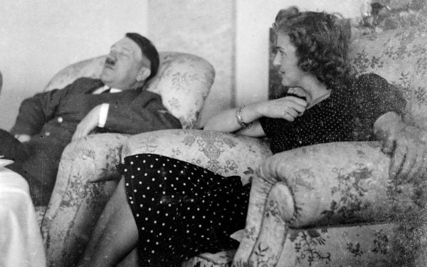 hitler-sofa-xlarge