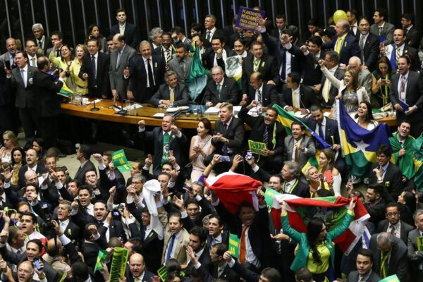 Brasília - Termina sessão que autorizou processo de impeachment da presidenta Dilma Rousseff, no plenário da Câmara dos Deputados ( Marcelo Camargo/Agência Brasil)