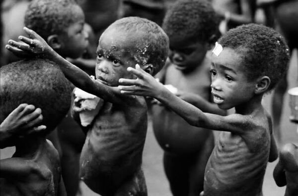 Resultado de imagem para fotos fome na africa