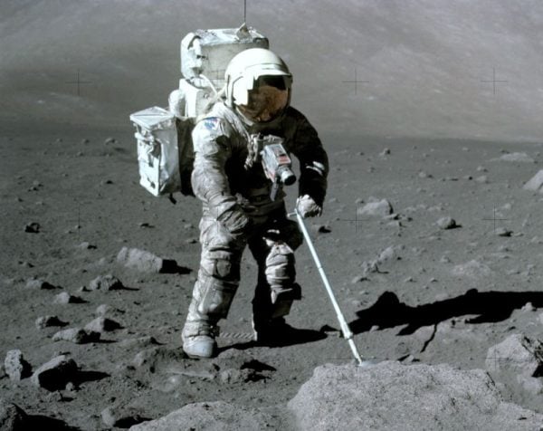 Por que o homem nunca voltou a lua? Por que o homem nunca voltou a lua?