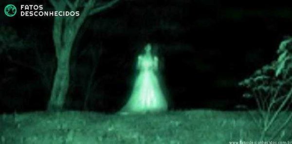 ghost_picture_woman_in_white