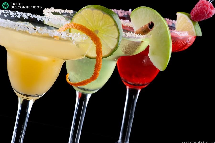 Conheça 9 dos melhores drinks do mundo e aprenda a fazê-los na sua casa