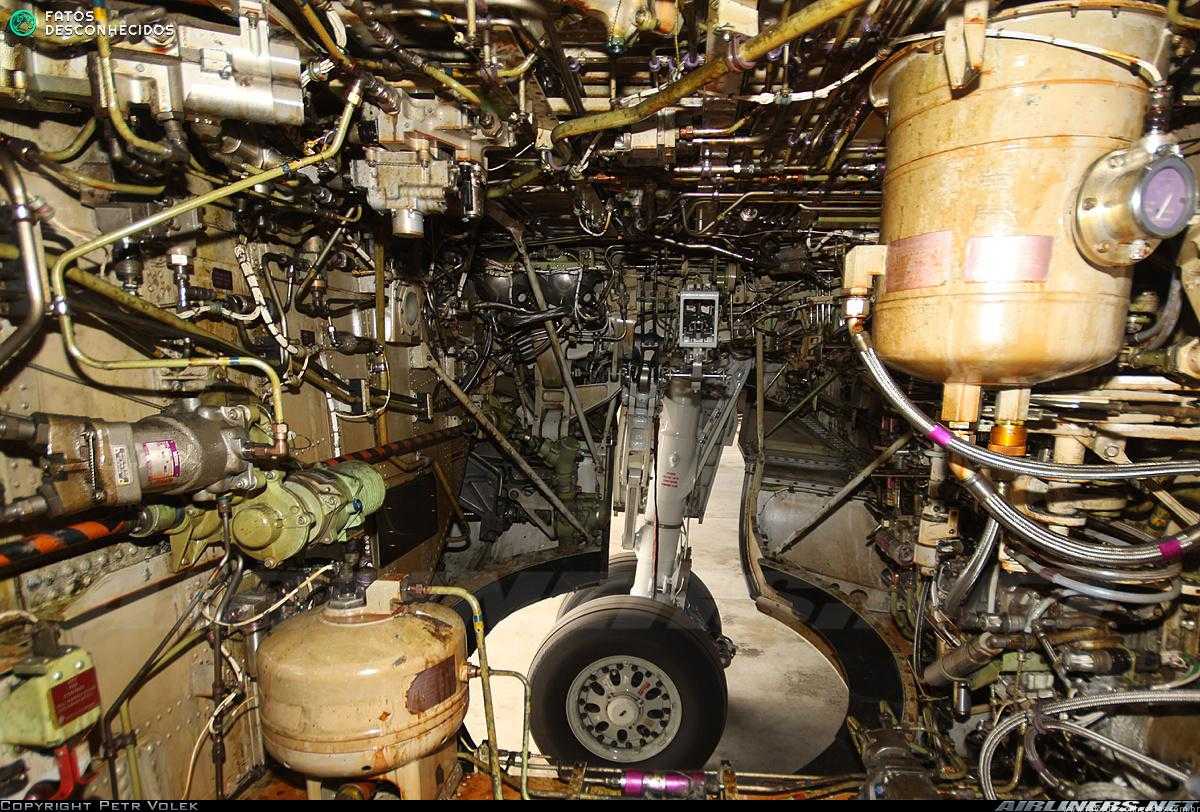 O que as empresas não dizem: o que faz um avião cair? boeing wire harness 