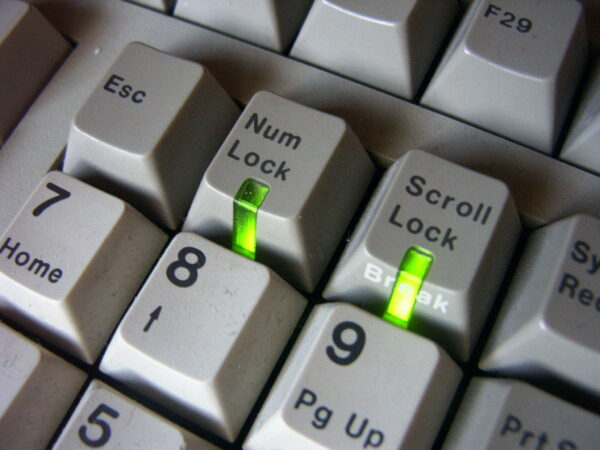 Keyboard_keys_with_light