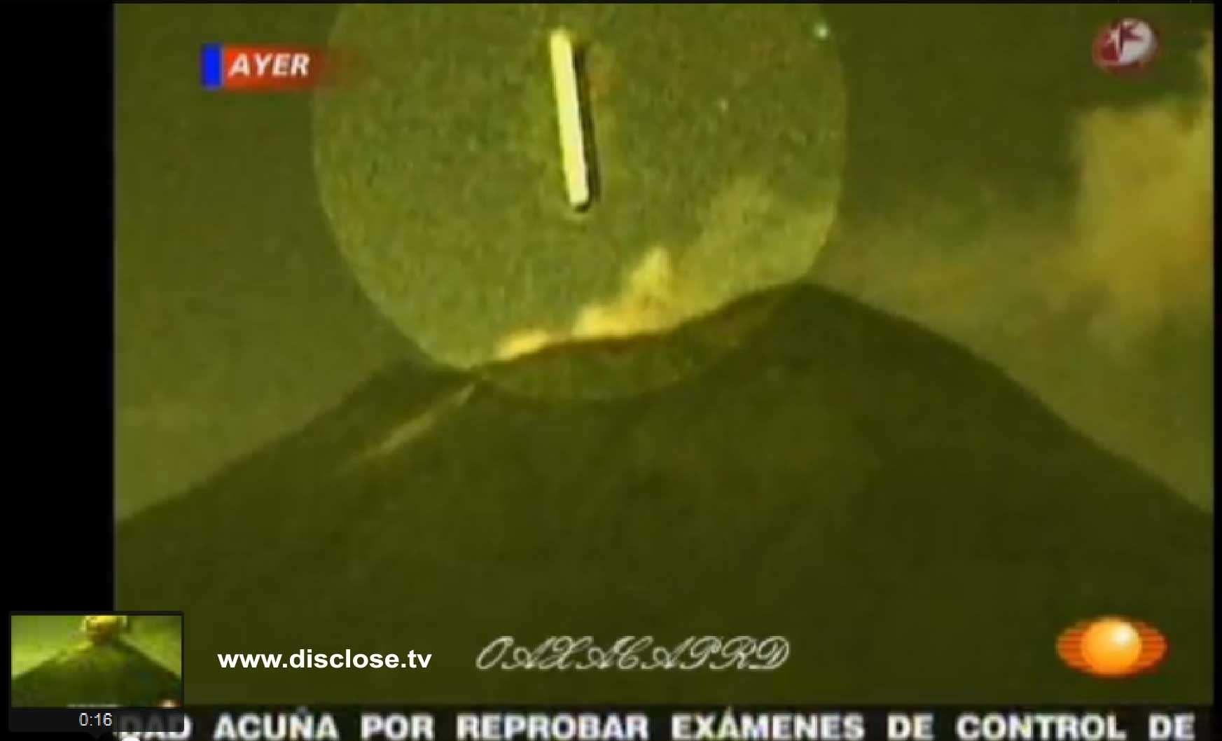 Objeto estranho é avistado entrando em vulcão em erupção
