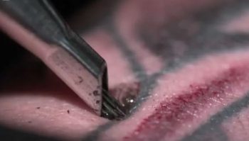 Incrível! Veja, em câmera lenta, como as tatuagens são feitas
