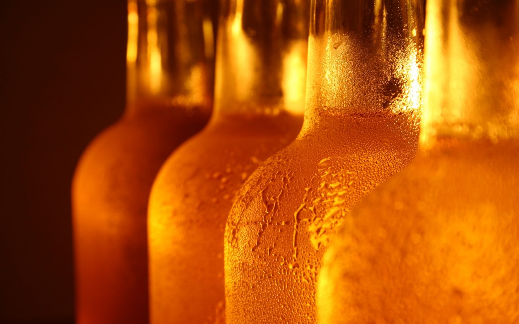 Afinal, por que a cerveja não vem em garrafa de plástico?