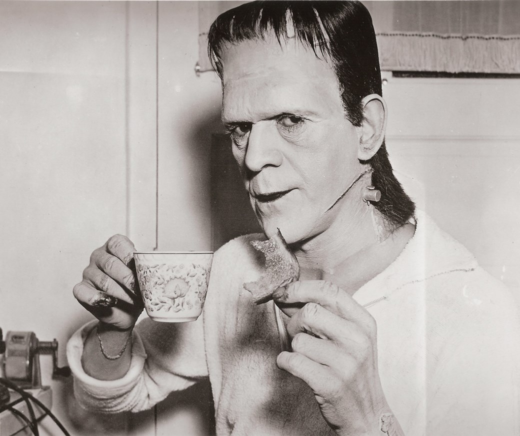 Resultado de imagem para frankenstein comendo