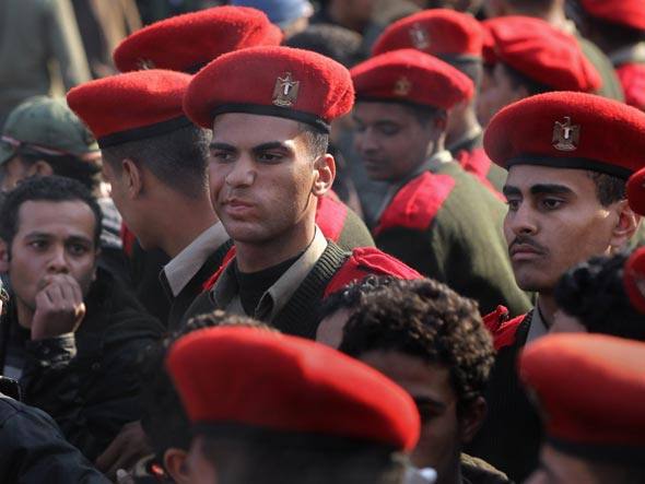 size_590_exercito-egito-tahrir