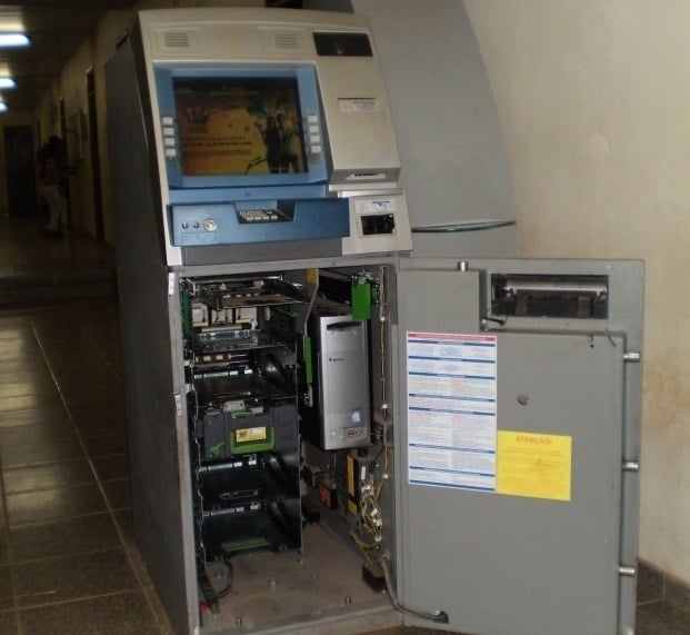 Como é o interior de um caixa eletrônico?