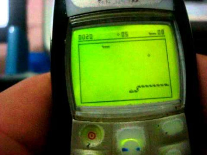 80sback - Quem lembra desse celular clássico dos anos 90?