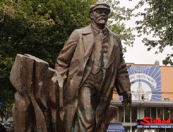 Statue_of_Lenin_Seattle