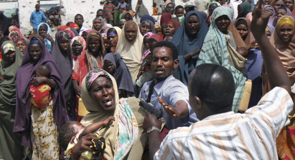 HAMBRUNA EN SOMALIA SE SIGUE COBRANDO VÍCTIMAS