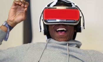 Veja a reação de pessoas que viram pornografia em óculos de realidade virtual