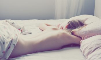 Motivos científicos para você dormir pelado