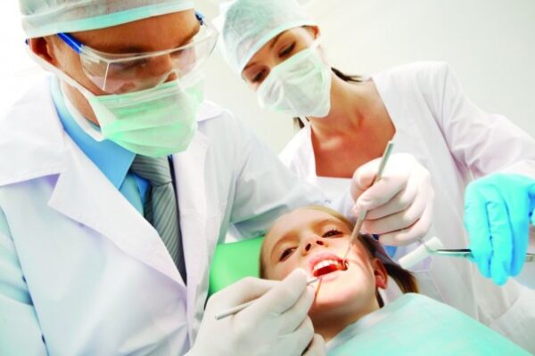 criança-no-dentista-1024-605x403