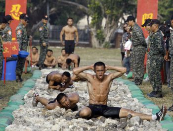 8 treinamentos militares mais violentos e estranhos do mundo