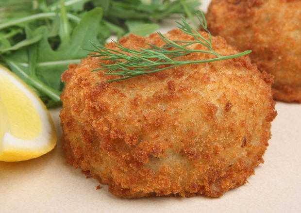 Breaded fishcake made with haddock, mashed potato and herbs.