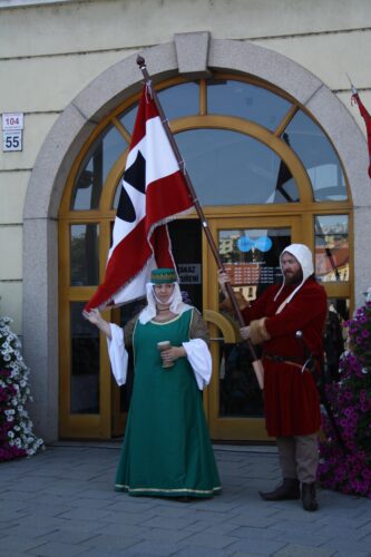 People_in_medieval_costumes_at_UNESCO_celebrations_in_Třebíč,_Czech_Republic