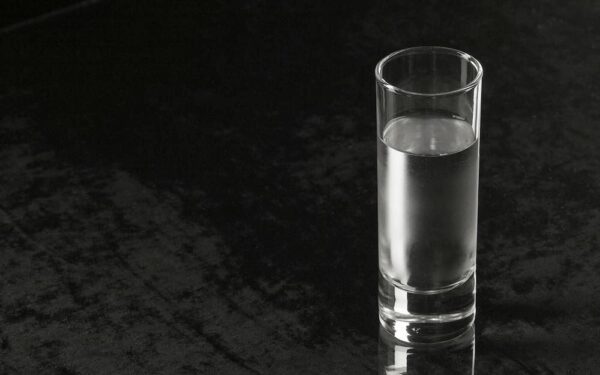 1000px-A-Glass-of-Water