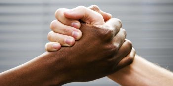 Nós nascemos com preconceito? A ciência achou a resposta