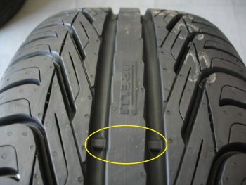 Você sabe por que existem as letras escritas TWI no pneu do seu carro/moto?