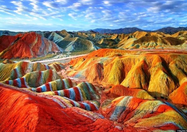17-danxia-rainbow-colored-mountains-china-woe1-610x430