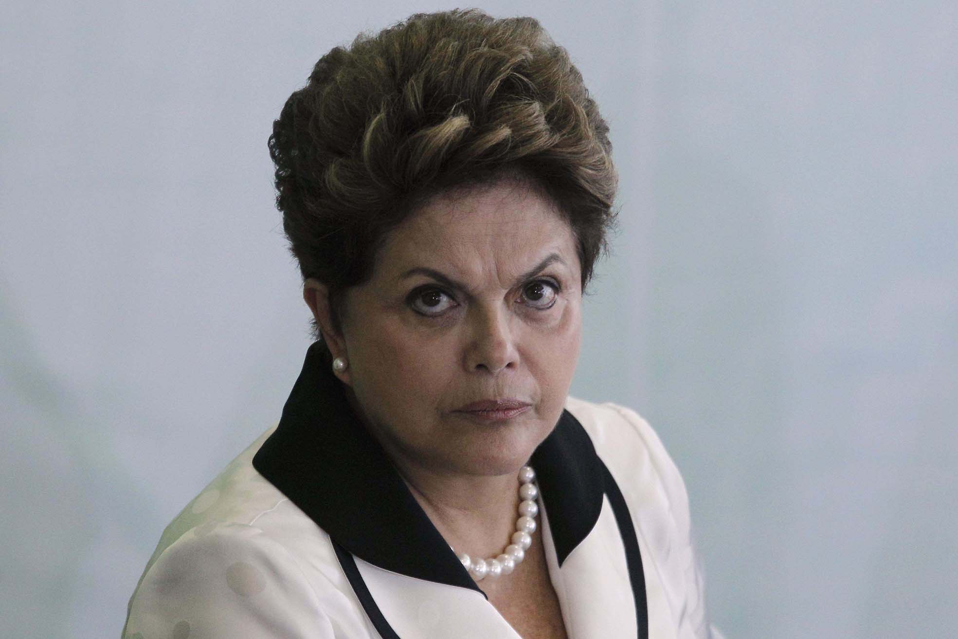 Brazil's President Dilma Rousseff participates in a ceremony of announcement for new measures of the Plan "Brasil Maior" and the installation of Sector Councils for competitiveness in Brazil April 3, 2012. Anxious to give more competitiveness to industries affected by the appreciation of the real, the government announced an overhaul in credit lines, reducing interest rates and longer period for payment, according to local media. REUTERS/Ueslei Marcelino (BRAZIL - Tags: POLITICS BUSINESS)