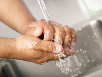 Você tem lavado as mãos da maneira errada a vida inteira