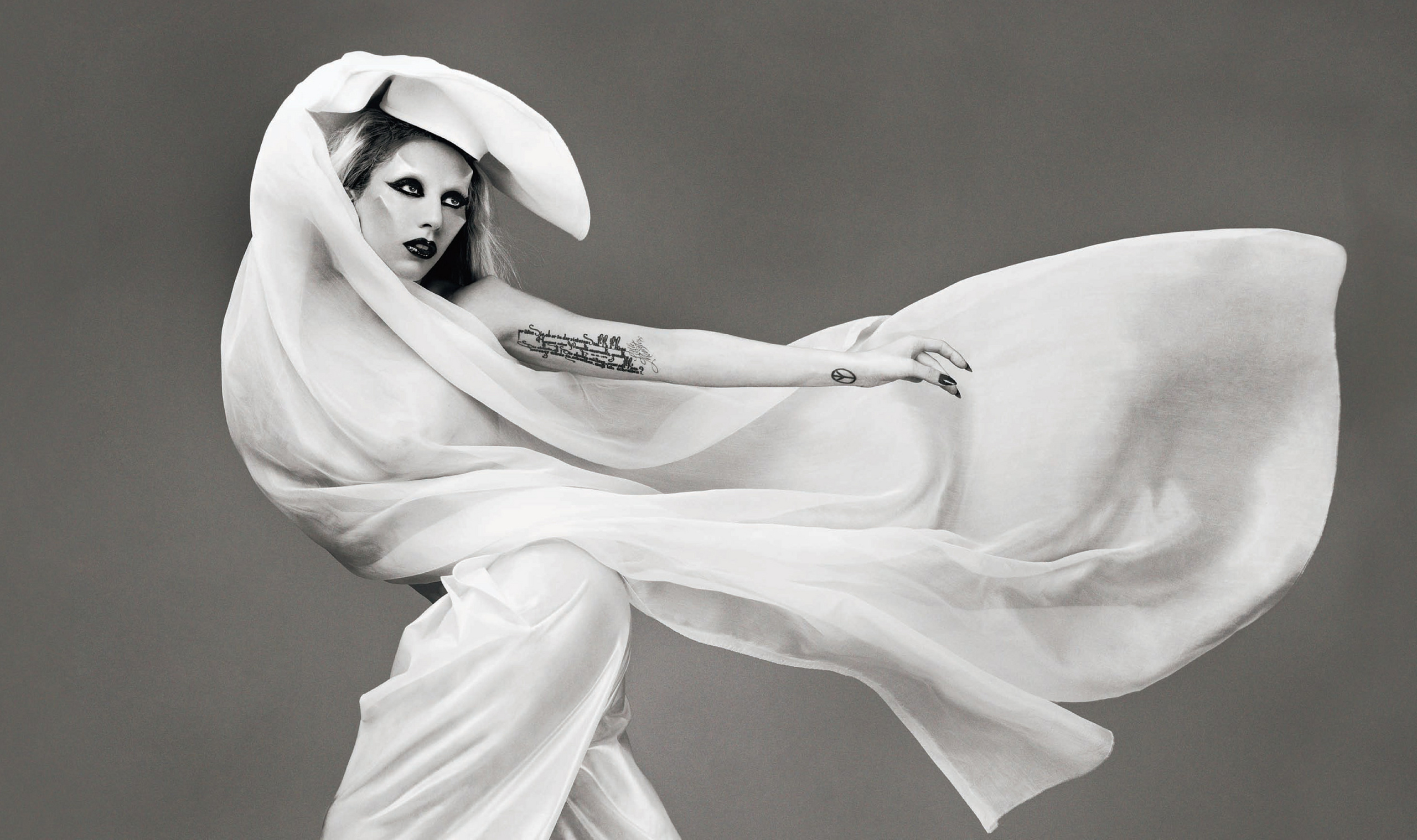Lady-Gaga-Mariano-Vivanco-Photoshoot-Super-HQ-lady-gaga-25788348-2560-1518