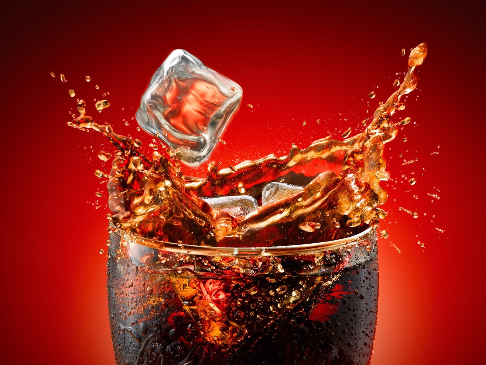 4 experiências bizarras feitas com Coca-cola