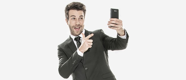 Resultado de imagem para FOTOS MASCULINAS SELFIE HOMEM TIRANDO SELFIE