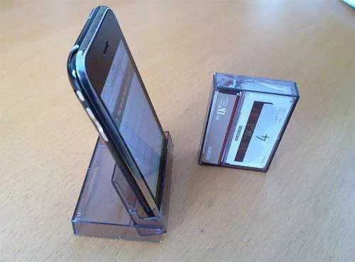 diy-mini-dv-case-iphone-stand-photo-u1