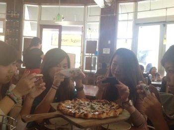 7 costumes da hora de comer ao redor do mundo que você precisa conhecer