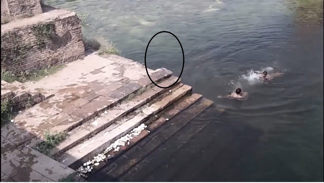 Verdade ou mentira: Fantasma de menino aparece saltando em lago em vídeo