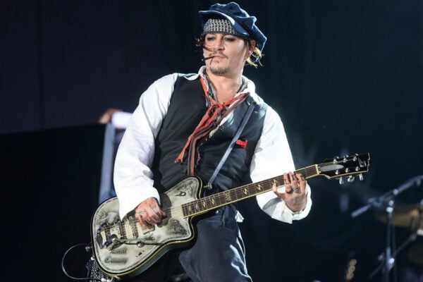 RIO DE JANEIRO, BRAZIL - SEPTEMBER 24: Johnny Depp performs with The Hollywood Vampires during Rock in Rio on September 24, 2015 in Rio de Janeiro, Brazil. (Photo by Dave J Hogan/Getty Images)