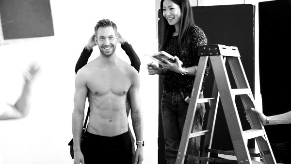 1418840083_calvin-harris-shirtless-armani-zoom