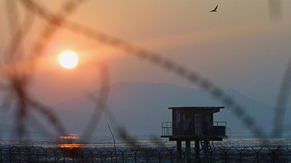 IMJINGAK, SOUTH KOREA - JANUARY 7:  The sun rises near a barbed wire checkpoint at the Imjingak Pavilion near the village of Panmunjom January 7, 2003 in Imjingak, north of Seoul, South Korea. The United Nations nuclear agency, the International Atomic Energy Agency (IAEA), is giving North Korea a final chance to abandon its weapons program and allow inspectors back into the country before the UN hands the matter to the Security Council, according to an official. The Demilitarized Zone (DMZ) remains a symbol of the threat of war on the Korean peninsula amid growing tensions over North Korea's nuclear weapons development.  (Photo by Chung Sung-Jun/Getty Images)