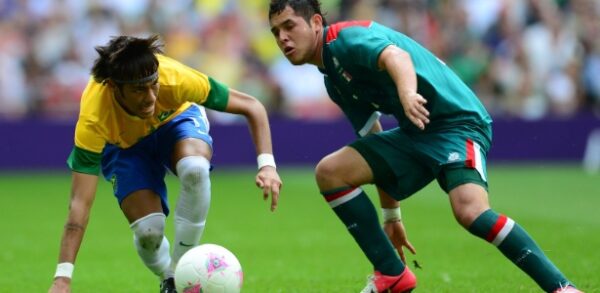 neymar-tenta-passar-por-defensor-mexicano-em-final-dos-jogos-olimpicos-1344696723847_615x300