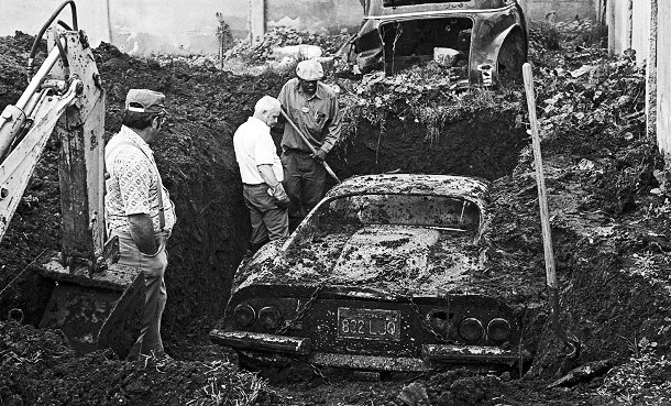 Feb. 7, 1978: A buried Ferrari stolen in 1974, is dug up from a backyard on W. 119th Street, still in good condition. This photo was published in the Feb. 8, 1978 Los Angeles Times.