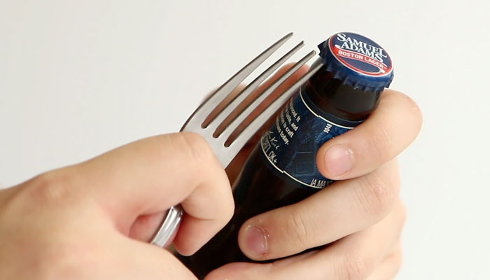 5 formas infalíveis de abrir uma garrafa sem abridor - Fatos Desconhecidos