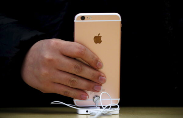 A customer holds an iPhone 6s during the official launch at the Apple store in central Sydney, Australia, September 25, 2015. The new iPhone 6s and 6s Plus arrive in stores and at consumers' doorsteps on Friday, kicking off a sales cycle that will be scrutinized for signs of how much juice Apple's marquee product has left. Apple has a tough act to follow after the success of the iPhone 6, but sales are expected to benefit this year from the inclusion of the Chinese market, where the gadget's debut was delayed in 2014 due to regulatory issues. REUTERS/David Gray - RTX1SCNC