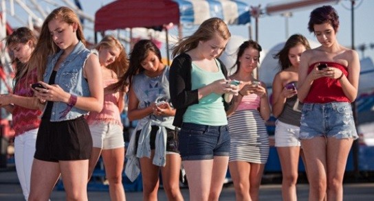 La-adiccion-al-smartphone-es-ya-muy-habitual-entre-jovenes-y-adolescentes
